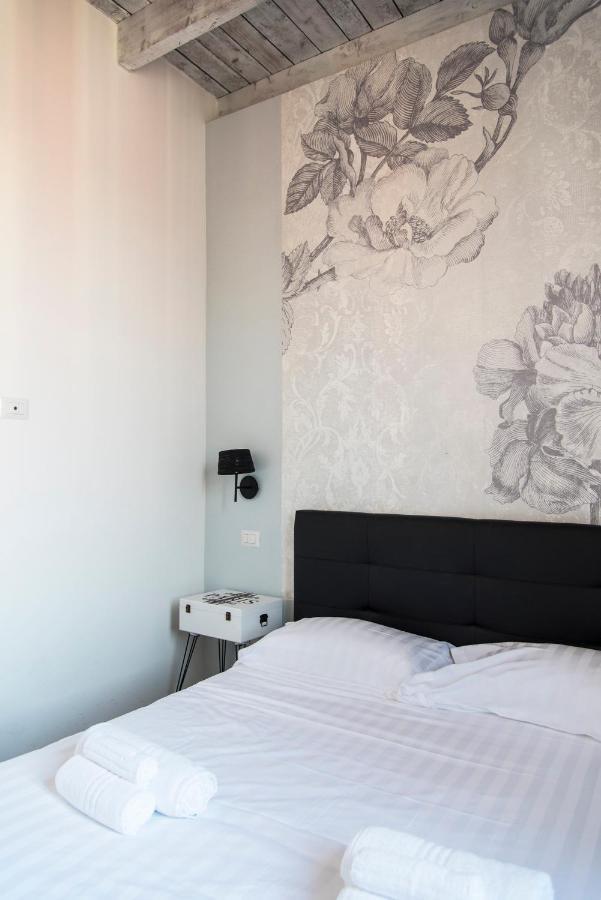 Youhosty - Correggio 12 Milan Extérieur photo